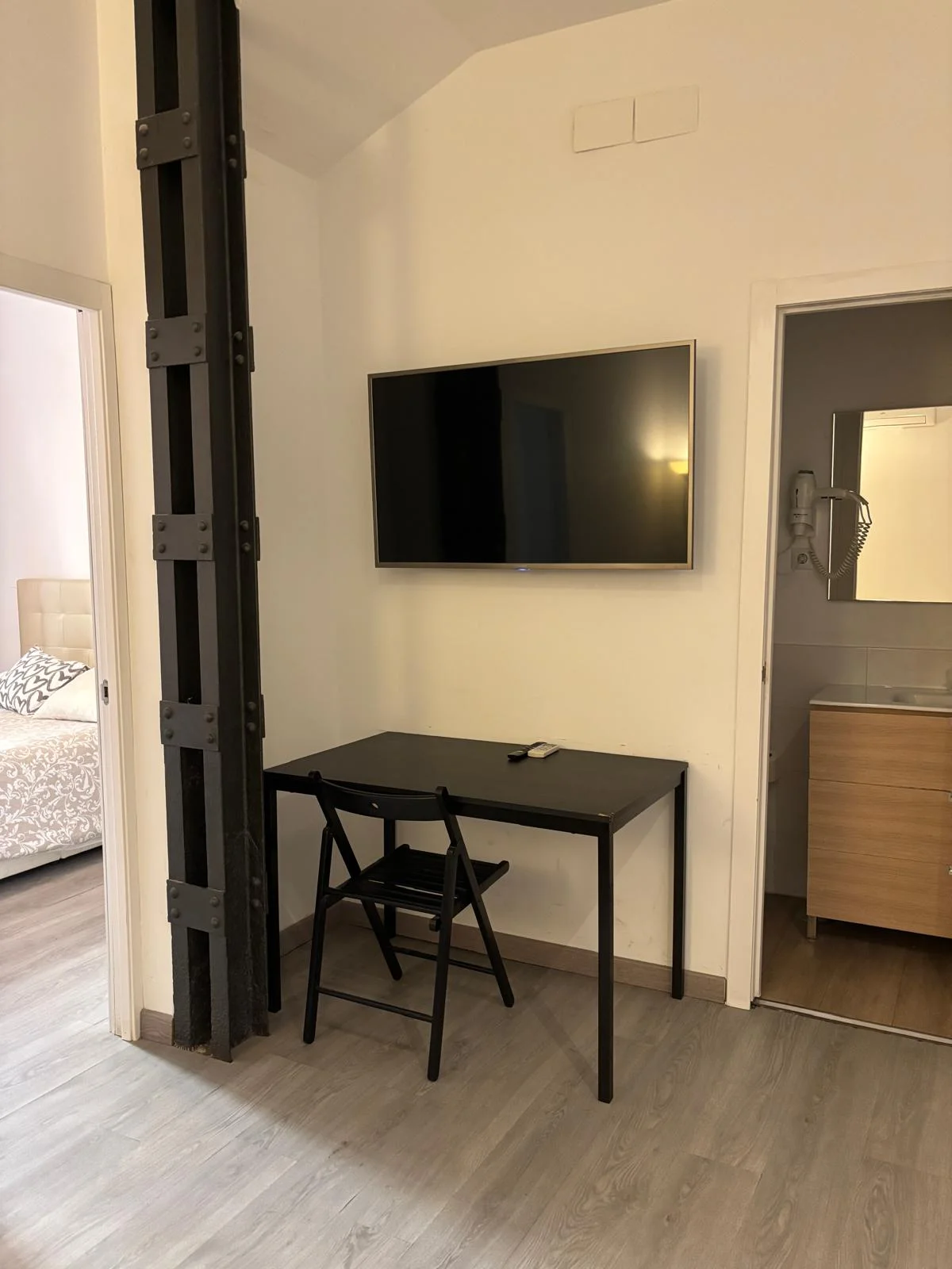 Room image thumbnail 20